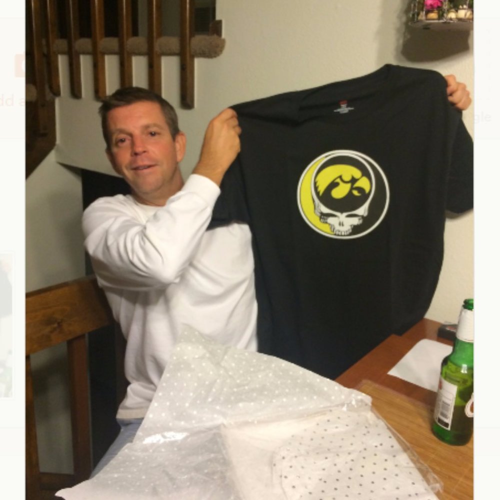 Iowa Hawkeyes Stealie Grateful Dead T Shirt NWT